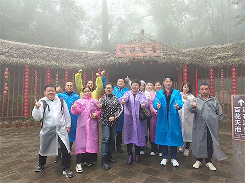 “穿越雨林，勇攀高峰” —— 探秘瓊中百花嶺團(tuán)建活動(dòng)